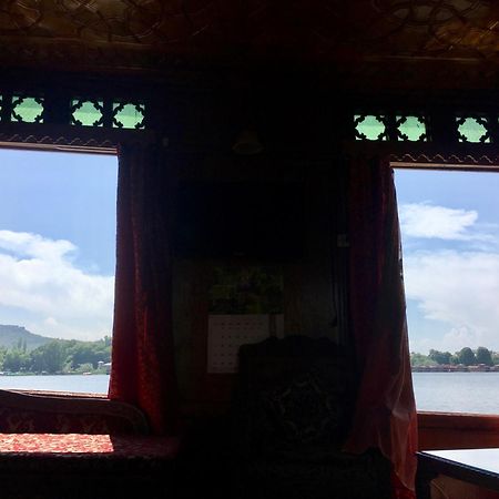 Houseboat Lily Of Nageen Srinagar  Bagian luar foto