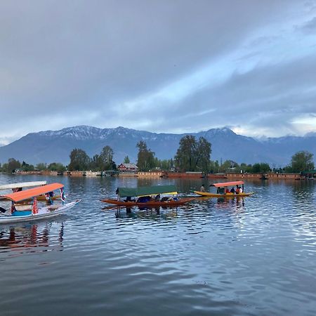 Houseboat Lily Of Nageen Srinagar  Bagian luar foto