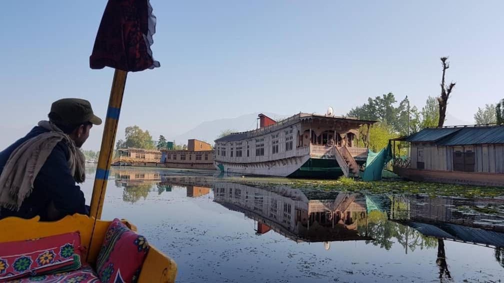 Houseboat Lily Of Nageen Srinagar  Bagian luar foto
