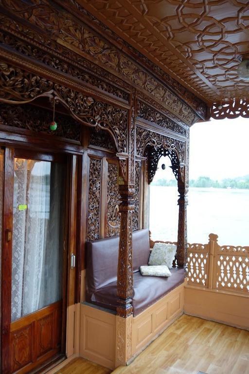 Houseboat Lily Of Nageen Srinagar  Bagian luar foto