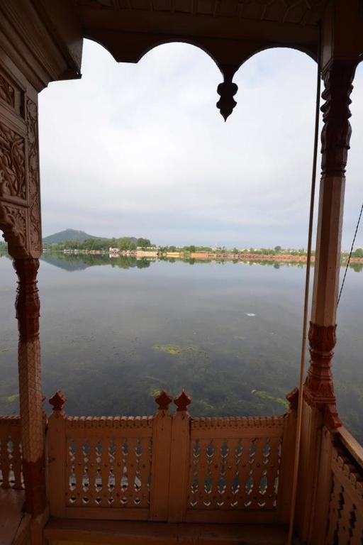 Houseboat Lily Of Nageen Srinagar  Bagian luar foto