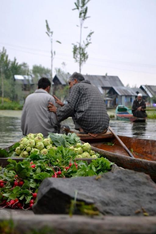 Houseboat Lily Of Nageen Srinagar  Bagian luar foto