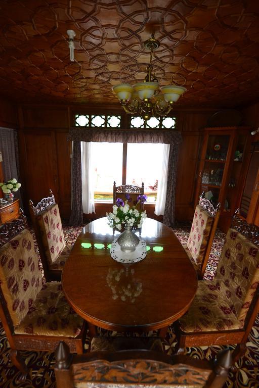 Houseboat Lily Of Nageen Srinagar  Bagian luar foto