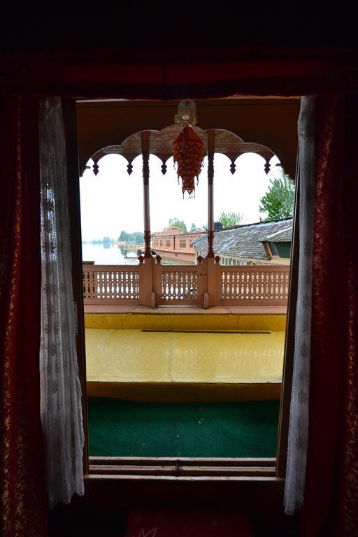Houseboat Lily Of Nageen Srinagar  Bagian luar foto