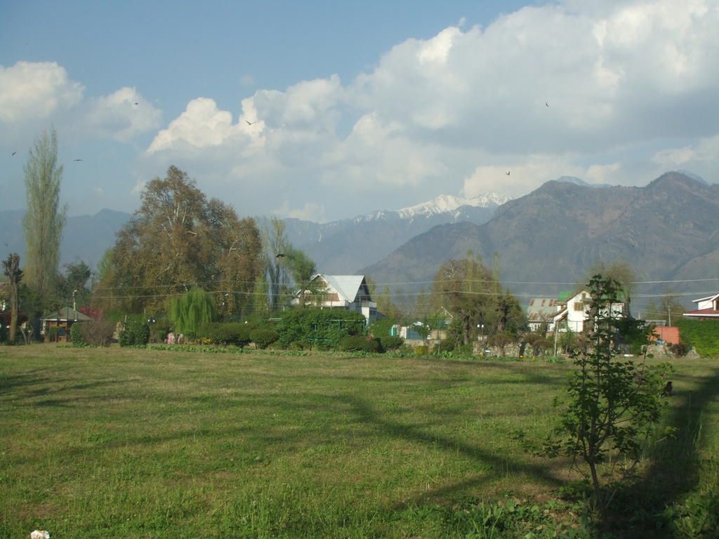 Houseboat Lily Of Nageen Srinagar  Bagian luar foto